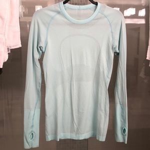 Lululemon swiftly tech long sleeve, size 6.